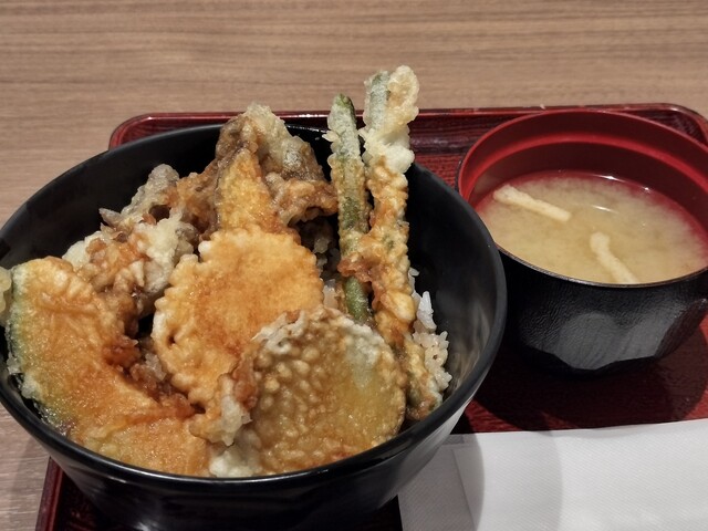 てんや 天丼てんや】ボリューム満点で大満足！「海老といかの上天丼（1人前