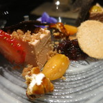 エクアトゥール - 26年4月　フォアグラのキューブ、キャラメルポップコーンと5種類のエピスのクランブル　アップ