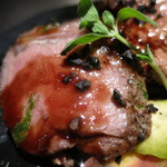 エクアトゥール - 26年4月　岡山県産イノシシのエギュイット、トリュフとハーブの2種類のソース　アップ