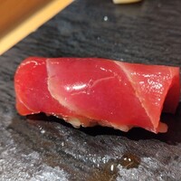 SUSHI TOKYO TEN、 新宿店 - マグロ赤身（漬け）