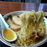 塩苅食堂 - 2014年3月29日(土)　中華そば(大)650円　自家製麺リフト