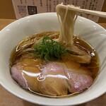 らぁめん 倉井 - 醤油らぁめんの麺