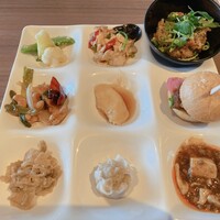 リラッサ - 鶏肉の唐辛子甘酢炒め　は、左列真ん中