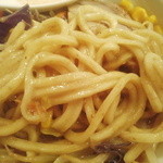 饗 くろ喜 - 味噌ラーメンの麺（太めでストレートタイプ）