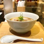 Japanese Ramen Noodle Lab Q - 醤油わんたん麺