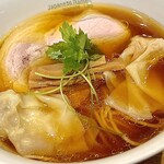 Japanese Ramen Noodle Lab Q - 醤油わんたん麺