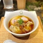 Japanese Ramen Noodle Lab Q - 醤油わんたん麺