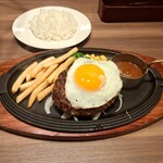 ロイヤルホスト - 黒✕黒ハンバーグの目玉焼き付きのブラウンバターソースと、ライスです。