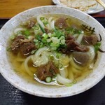喰うかい - 牛すじうどん 500円(税込)営業案内(2024年8月16日撮影)