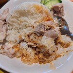 堀内チキンライス - タレをかけて混ぜて頂きます。