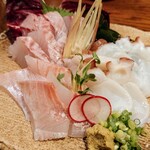 炙りと旬菜 旨い酒 ひで - おまかせ刺し盛り 三点