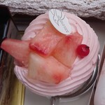 アテスウェイ - 桃のケーキ(カネル リュバーブ かな) 