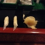 宝寿司分店 - 秋田産のいかは、左は醤油 右は塩用