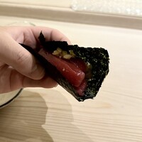 鮨 なんば 日比谷 - マグロの赤身手巻き
