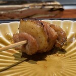 薪炭まだら - もも肉にぼんじりを挟んだ手の込んだ1串