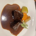 シノン - 牛頰肉のワイン煮込み