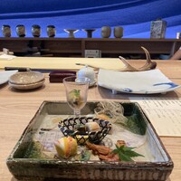 寿司 はせ川 心斎橋本店 - 目の前には鮮やかな海が広がっています