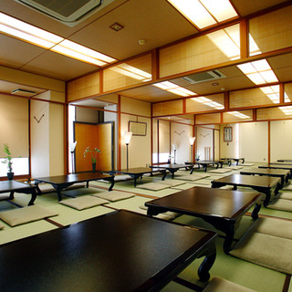 畳に座布団のお席もご用意出来ます