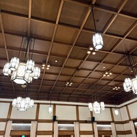 メインダイニングルーム 三笠 - 天井は高く開放的