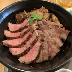 ノダニク - 本日のノダニク丼（上から時計回り・焼肉、トモサンカク、イチボ）　近景