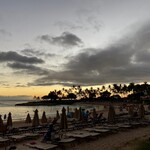 ‘Ama ‘Ama - これは、お店の外だけど、こんな景色の半分オープンエアーで。