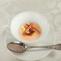 TAIAN - 白桃のスープ、生ハムとクリームチーズ