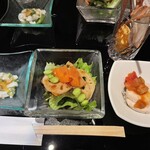 オールドサルーン1934 - 最初の4品。右端の鶏胸肉が美味しい