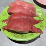 根室花まる - 本マグロ赤身、中トロに近い脂の乗った赤身が提供されます❤️柔らかくてヤバイ美味しい❤️