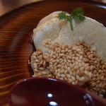 御料理 辰むら - とろけるムースにパリッとごませんべい