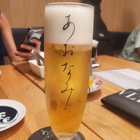 あおなみ - 飲み放題の生ビール、ビールサーバーが全自動でこんなに綺麗に注いでくれます