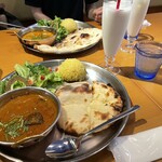 タンドールバル カマル2号 - ナスとエビのカレー(辛口)