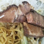 らーめん髙○ - チャーシューも入ってますよ