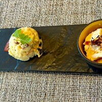 鉄板焼 MACACA - 前菜　サーモンのマリネ
                アンでスレッドとベーコンのポテトサラダ
                特製ユバ豆腐