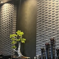 鉄板焼 MACACA - "素晴らしいっっっ"と感じてしまった店内の"内壁"