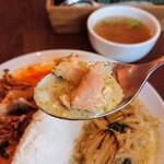 ディージャイ - カレー2種盛グリーン&レッド1000円