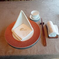 中国飯店 麗穂 - テーブルセットアップ状況
                    
                    コース選択は電話予約時に
                    
                    ●12,100円のコース
                    
                    が選択されている