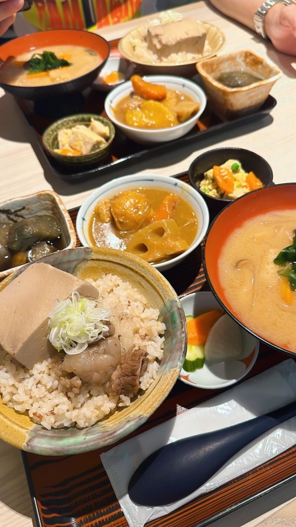ちいやん 牛煮炊きとおばんざいちいやん【肥後橋/和食/居酒屋