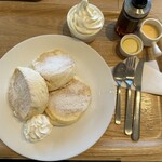 たまご専門店 ダンラン - カスタードパンケーキ 858円+ソフトクリーム198円