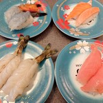 にぎりの徳兵衛 - 車海老　白姫海老　陸上養殖サーモン　中トロ