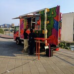 紅葉山村 - ド派手なトラックで営業