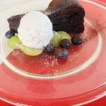 アルチ・ゴーラ - 黒いカチカチ　白っぽい 冷たいヤツ　果物　