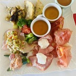 アルチ・ゴーラ - ブロッコリーとトマトの何か・つぶ貝と何かの何か←笑アーティチョークのフリッタータ