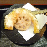 魚と天ぷらの居酒屋 まるさや - 日替わり海鮮丼　６９０円