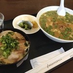 モグモグキッチン - 日替わり定食（ピリ辛ごまラーメン・ミニチャーシュー丼）