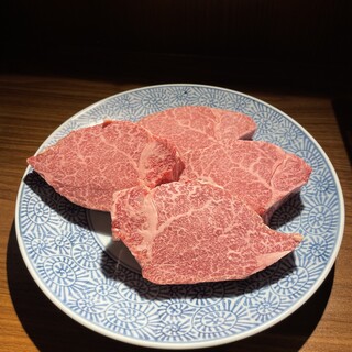 映えよりコスパ重視！派手な盛り付けはせず、お肉にコストを！