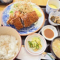 丸新 - マグロチーズフライと鳥唐揚(1880円)