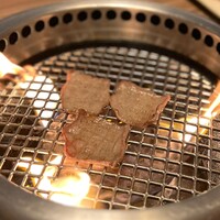 焼肉うしごろ 銀座店 - タンも脂がしっかりのってます