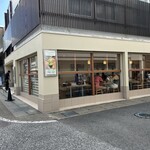 清水屋 - 店舗側面　カフェスペースはとても落ち着く雰囲気ですね♪