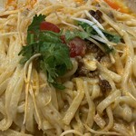 飯田商店 - まぜまぜした後　パクチーを乗せて！