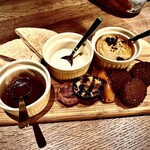 absinthe org. Salad & Grill - 